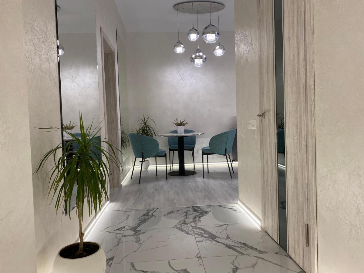 Panorama Luxury Apartment In The House With A Spire, A Historical Building In The City Centre Harkiv Dış mekan fotoğraf