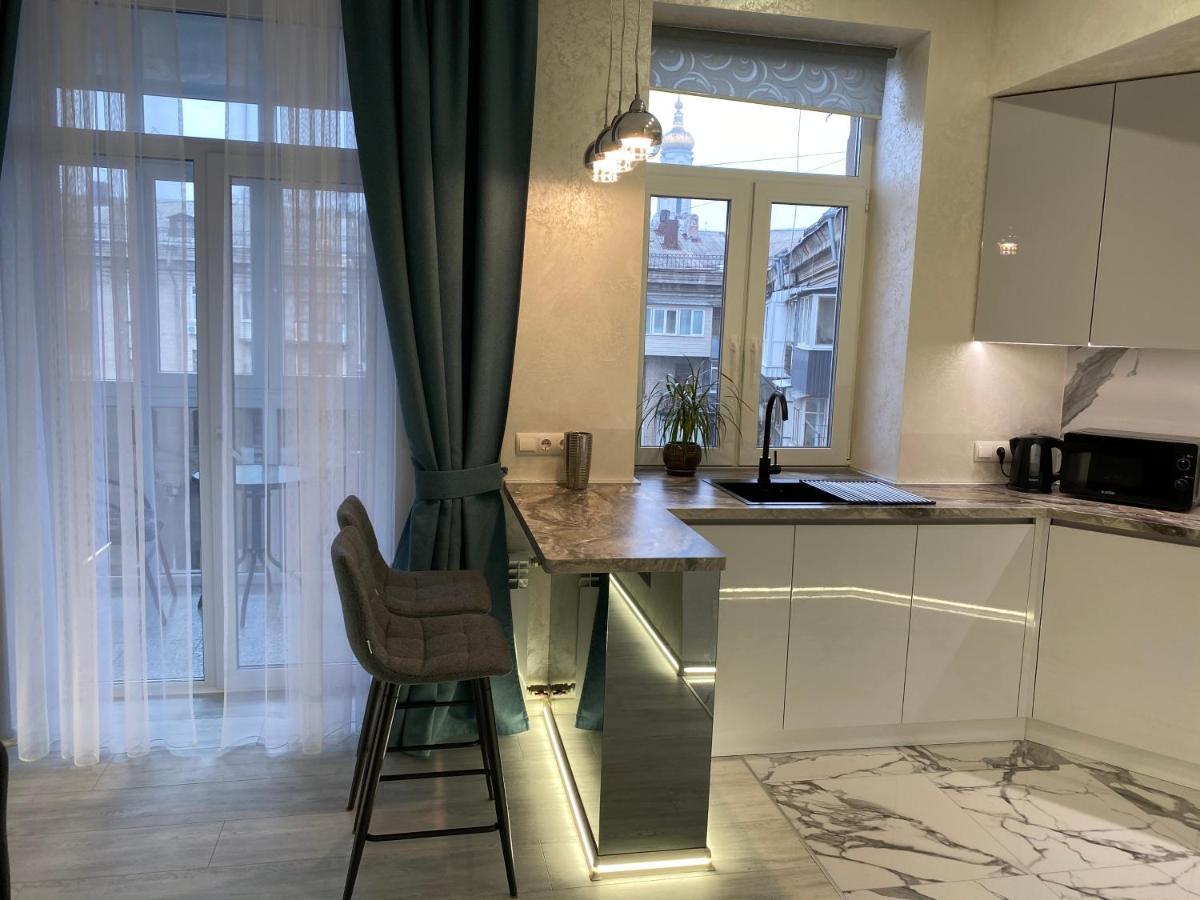 Panorama Luxury Apartment In The House With A Spire, A Historical Building In The City Centre Harkiv Dış mekan fotoğraf