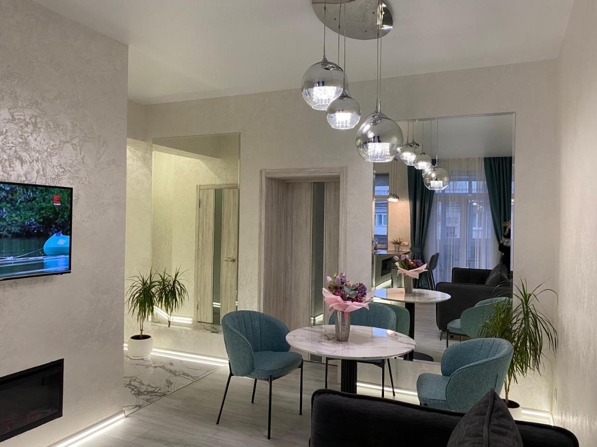 Panorama Luxury Apartment In The House With A Spire, A Historical Building In The City Centre Harkiv Dış mekan fotoğraf