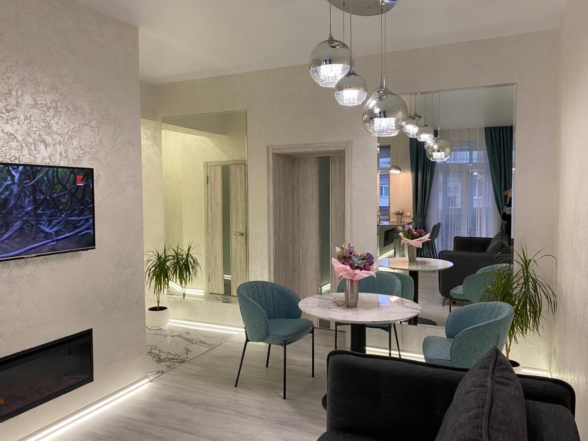 Panorama Luxury Apartment In The House With A Spire, A Historical Building In The City Centre Harkiv Dış mekan fotoğraf