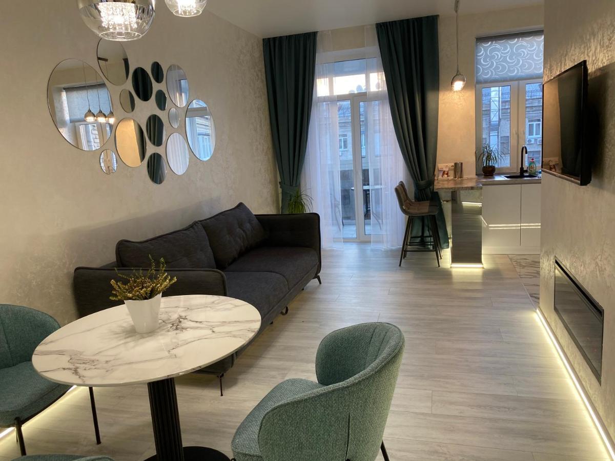 Panorama Luxury Apartment In The House With A Spire, A Historical Building In The City Centre Harkiv Dış mekan fotoğraf