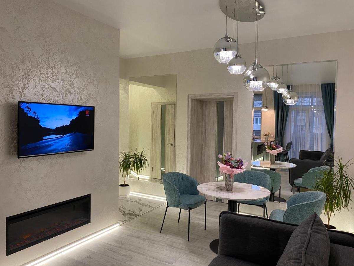 Panorama Luxury Apartment In The House With A Spire, A Historical Building In The City Centre Harkiv Dış mekan fotoğraf